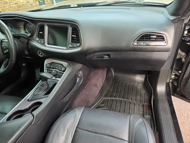 2016 Dodge Challenger R/T / HEMI / FULL LOAD 375HP - Photo 23