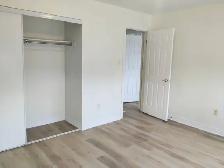 1 large bright upstairs bedroom- 3 min walk to UOIT in North Osh - Photo 2