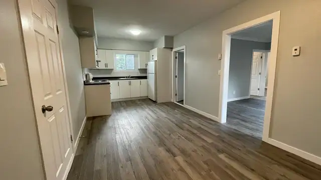 3 Bedroom Apartment - Fully Renovated - Photo 5