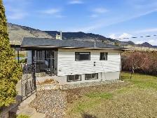 BEAUTIFUL HOME IN VALLEYVIEW WITH PANORAMIC MOUNTAIN VIEWS! - Photo 2