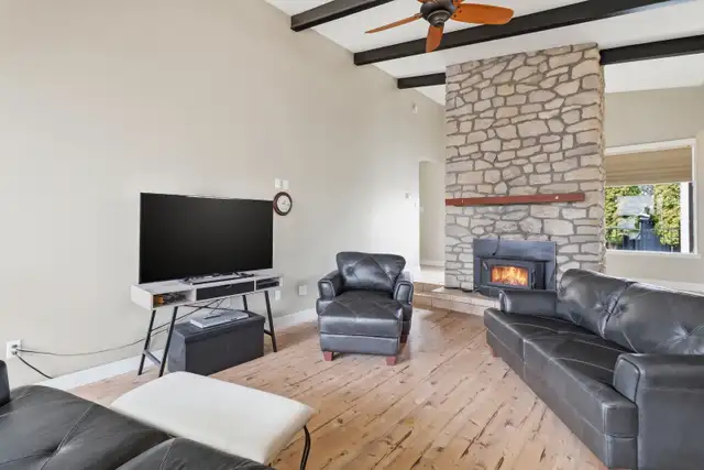 BEAUTIFUL HOME IN VALLEYVIEW WITH PANORAMIC MOUNTAIN VIEWS! - Photo 4