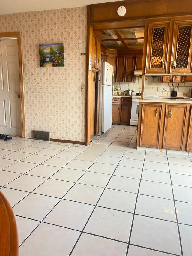 2nd Floor/5 Mins Walk to Whitehorn Ctrain/Near DT & Airport