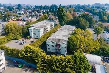 Villa Apartments - 1 Bedroom   Den available at 788-790 Dominion - Photo 3