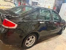 Freshly Safetied 2010 Ford Focus 147,000 kms! - Photo 4