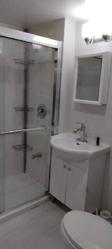 SHARING/PRIVATE  ROOMS,GIRLS ,LEGAL BASEMENT APRIL 01 - Photo 6