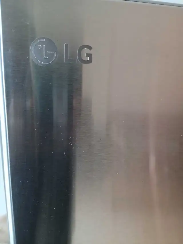 LG Stainless Steel Refrigerator - Excellent Condition - Photo 2
