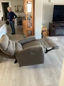 Electric powered Reclining Chair in excellent condition - Photo 6