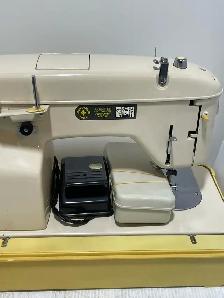 Nelco Super Deluxe Sewing Machine - Photo 6