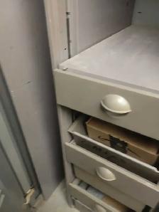 STEEL CABINET - Photo 3