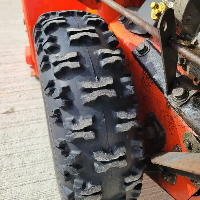 ARIENS S8  24''…. Snowblower - Photo 6