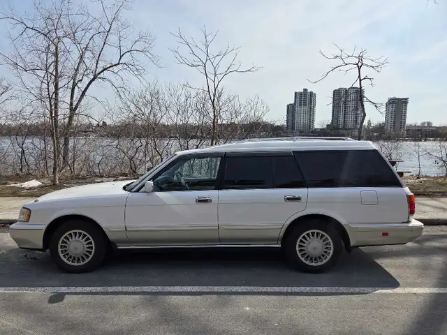 Toyota Crown RoyalSaloon 1999 RHD - Photo 2