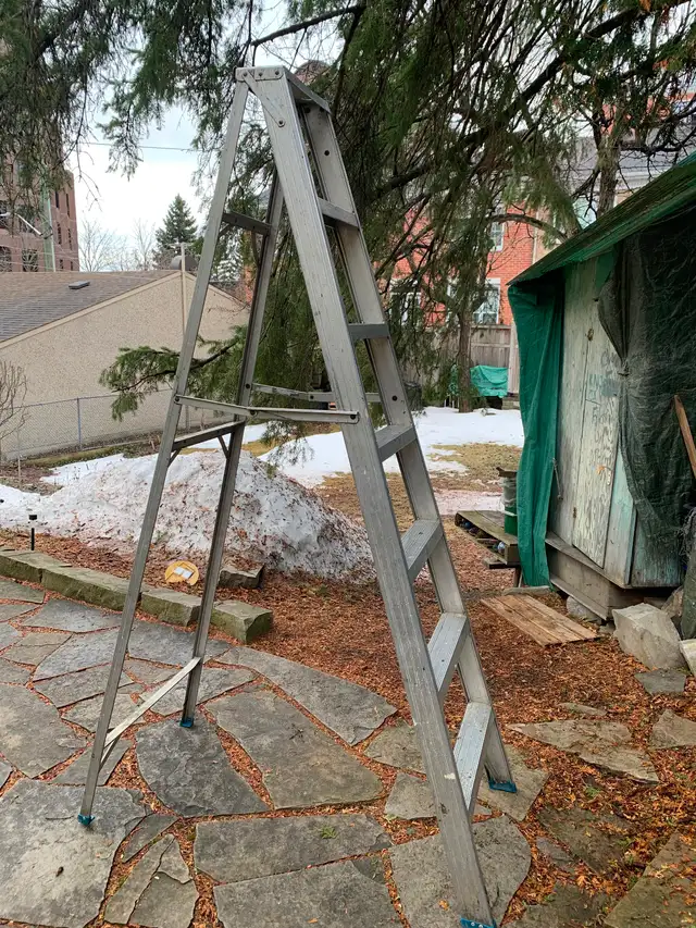 Aluminum stepladder 7’