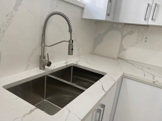 Stylish Design with Large Countertop Island - pendant light - Photo 4