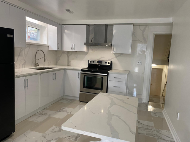 Stylish Design with Large Countertop Island - pendant light - Photo 5