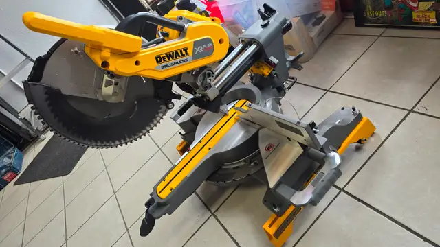 Dewalt 2 X 54V XR FLEXVOLT 305mm Mitre Saw - Bare Unit (NEW) - Photo 2