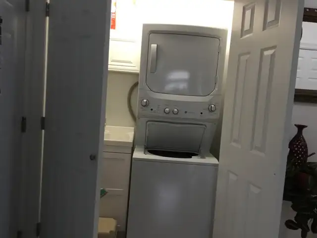 GE STACKED LAUNDRY CENTER