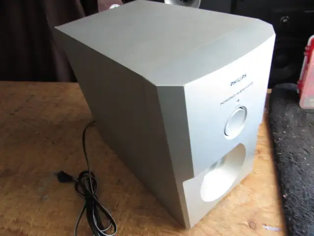 Home Audio 6 speaker surround sound set with powered sub woofer - Photo 5