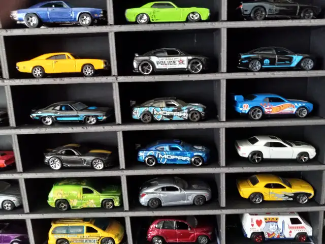 Hot Wheels  MOPAR Action Collection, 100 cars total - Photo 5