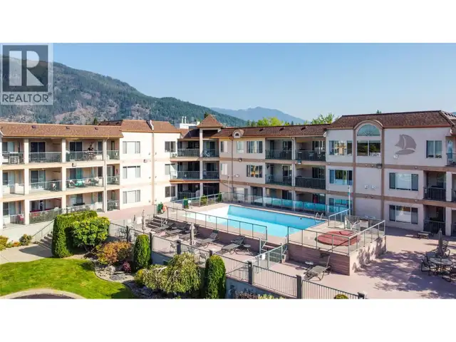 Sicamous Lockout Suite — Waterfront, Poolside, Boat Slip $495K