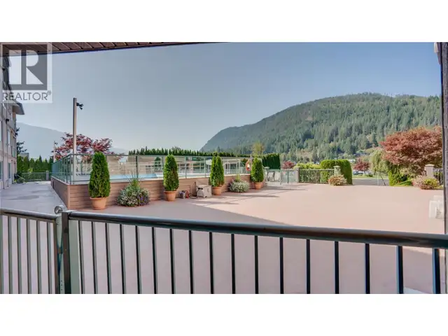 Sicamous Lockout Suite — Waterfront, Poolside, Boat Slip $495K - Photo 2