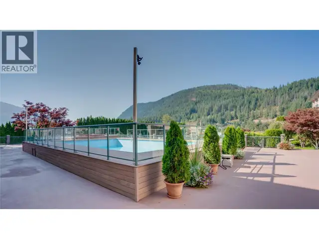 Sicamous Lockout Suite — Waterfront, Poolside, Boat Slip $495K - Photo 8