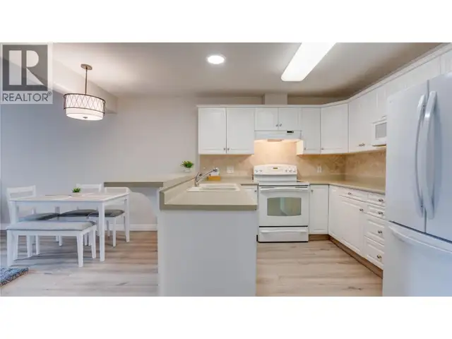 Sicamous Lockout Suite — Waterfront, Poolside, Boat Slip $495K - Photo 9