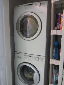 Sunny Two Bedroom Apartment for Rent - Photo 3