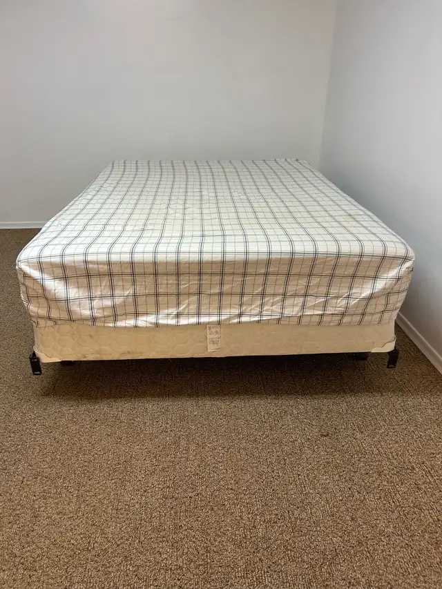 QUEEN SIZE BED - Photo 2