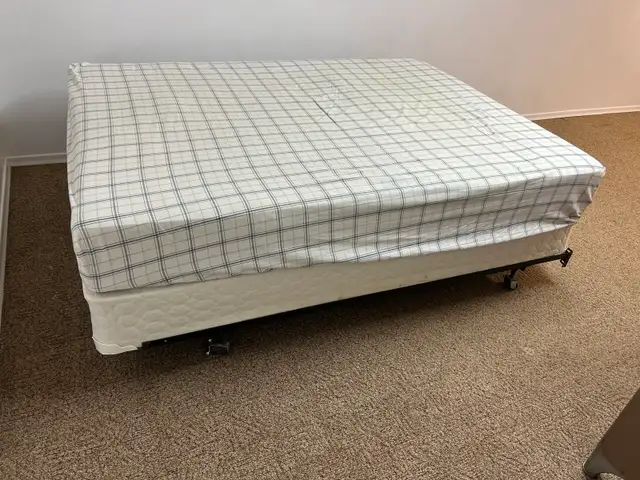QUEEN SIZE BED - Photo 3