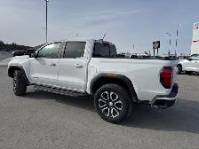 2024 GMC Canyon AT4 Crew Cab 4X4 pickup has just 28,394 km - Photo 3
