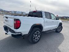 2024 GMC Canyon AT4 Crew Cab 4X4 pickup has just 28,394 km - Photo 5