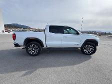 2024 GMC Canyon AT4 Crew Cab 4X4 pickup has just 28,394 km - Photo 6