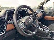 2024 GMC Canyon AT4 Crew Cab 4X4 pickup has just 28,394 km - Photo 9