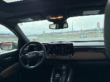 2024 GMC Canyon AT4 Crew Cab 4X4 pickup has just 28,394 km - Photo 10