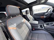 2024 GMC Canyon AT4 Crew Cab 4X4 pickup has just 28,394 km - Photo 11