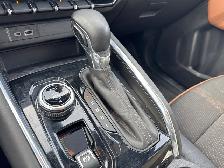 2024 GMC Canyon AT4 Crew Cab 4X4 pickup has just 28,394 km - Photo 15