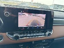 2024 GMC Canyon AT4 Crew Cab 4X4 pickup has just 28,394 km - Photo 16