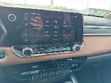 2024 GMC Canyon AT4 Crew Cab 4X4 pickup has just 28,394 km - Photo 17