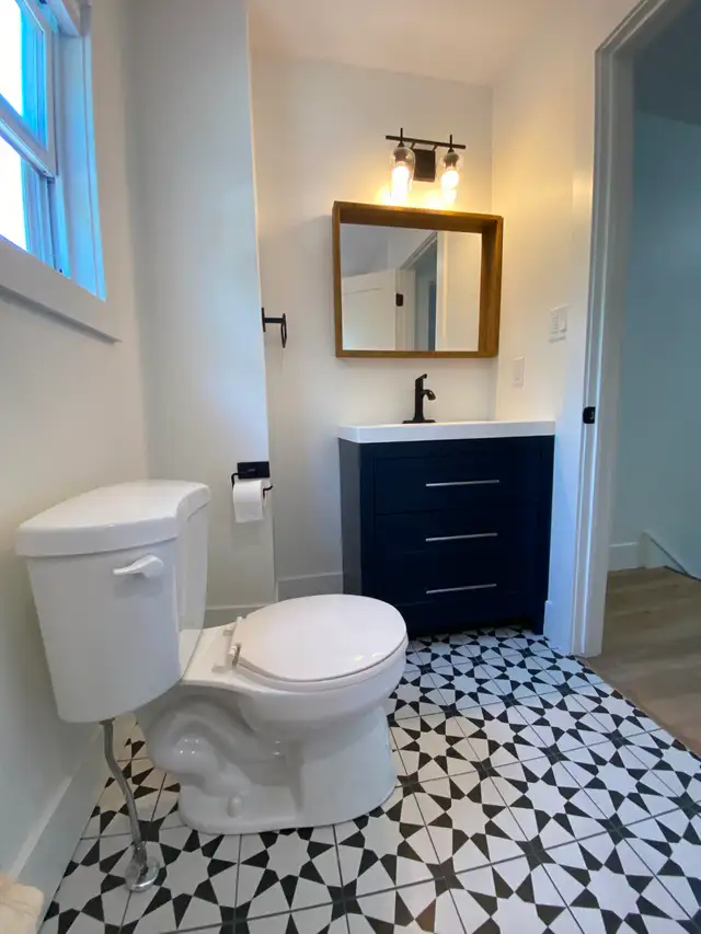 Downtown C'Town 3 BDRM, 1.5 Bath Beautifully Renovated Townhouse - Photo 3