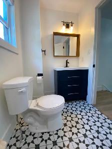 Downtown C'Town 3 BDRM, 1.5 Bath Beautifully Renovated Townhouse - Photo 3