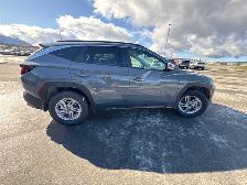 2025 Hyundai Tucson Preferred AWD LOW MILEAGE WITH A NEW BREATHT - Photo 6
