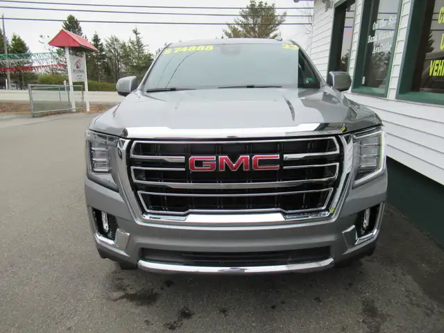 2023 GMC Yukon XL SLT | One Owner | Grey Leather | Pano Roof | N - Photo 3