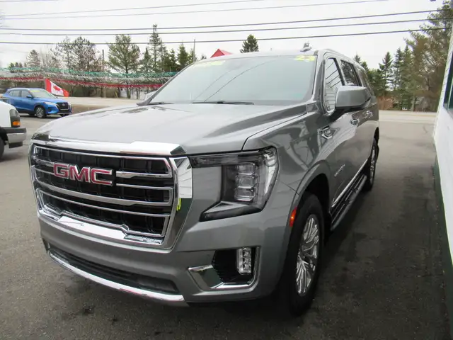 2023 GMC Yukon XL SLT | One Owner | Grey Leather | Pano Roof | N - Photo 4