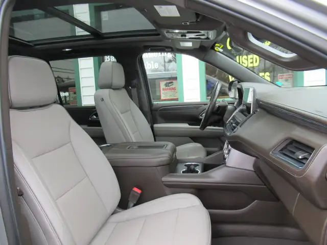 2023 GMC Yukon XL SLT | One Owner | Grey Leather | Pano Roof | N - Photo 6