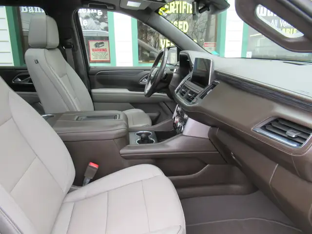 2023 GMC Yukon XL SLT | One Owner | Grey Leather | Pano Roof | N - Photo 7