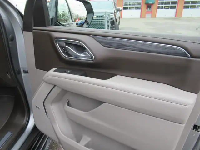 2023 GMC Yukon XL SLT | One Owner | Grey Leather | Pano Roof | N - Photo 8