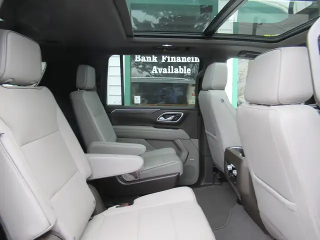 2023 GMC Yukon XL SLT | One Owner | Grey Leather | Pano Roof | N - Photo 9