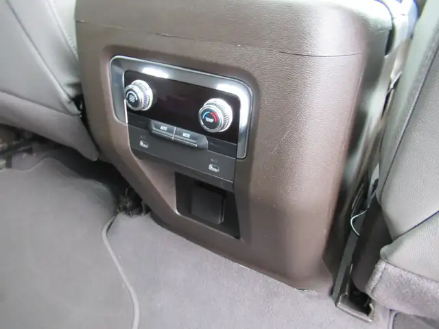 2023 GMC Yukon XL SLT | One Owner | Grey Leather | Pano Roof | N - Photo 10