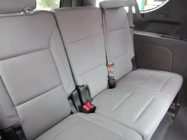 2023 GMC Yukon XL SLT | One Owner | Grey Leather | Pano Roof | N - Photo 12