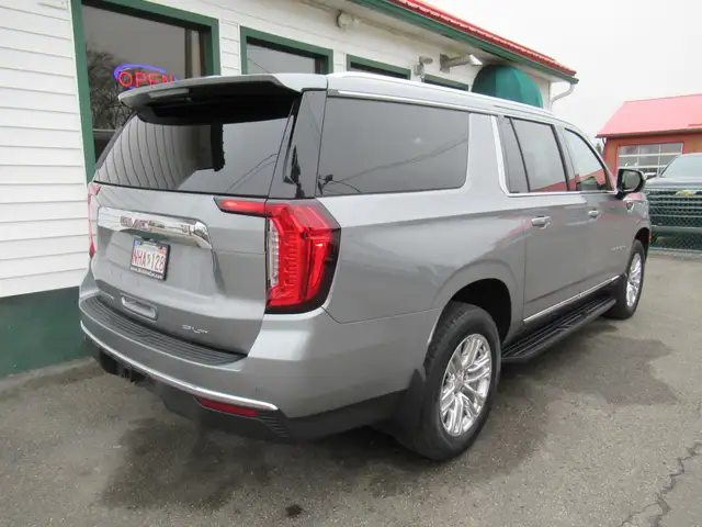 2023 GMC Yukon XL SLT | One Owner | Grey Leather | Pano Roof | N - Photo 13
